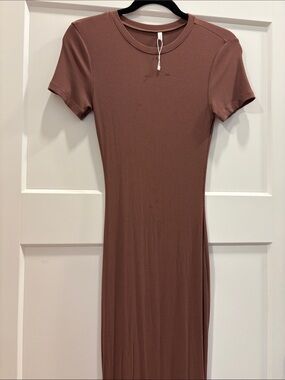 Women's Short Sleeve Ribbed Maxi Dress - Rust